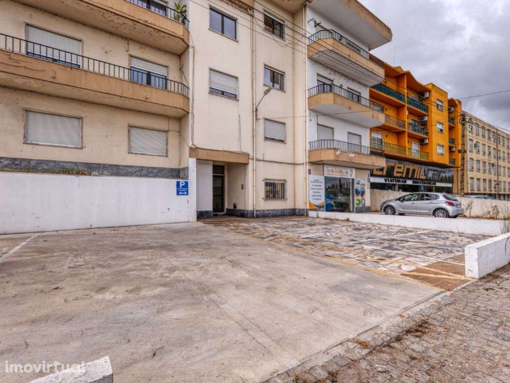 Prédio para Venda em Abrantes - 6 Apartamentos T3 + Loja Comercial - Grande imagem: 3/43