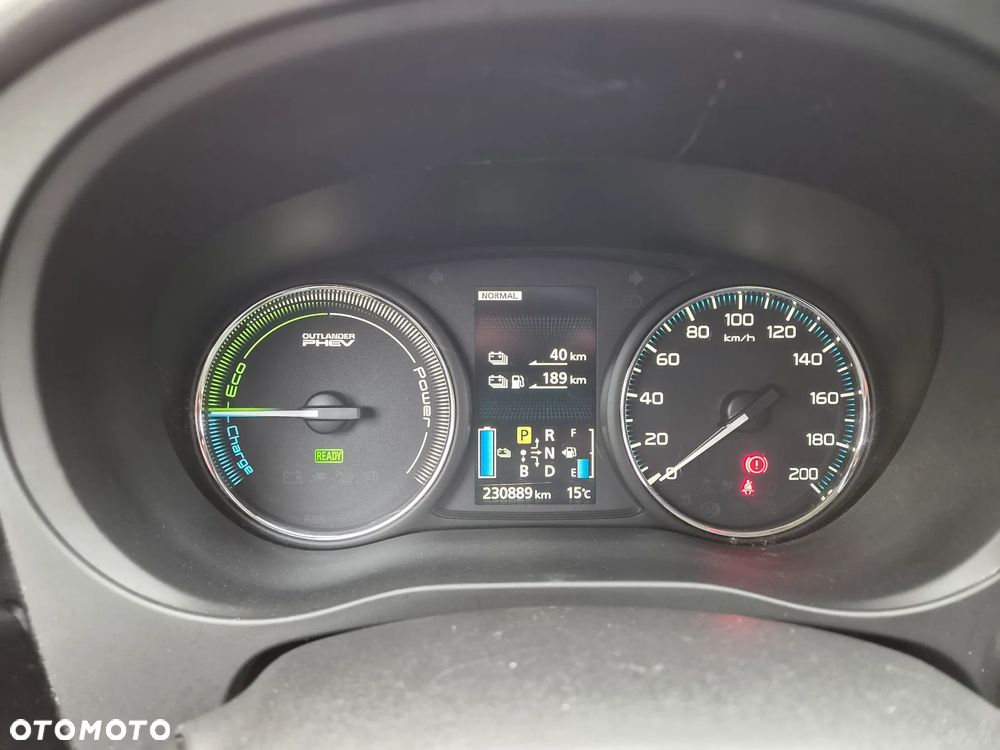 Mitsubishi Outlander 2.0 4WD Top - 8