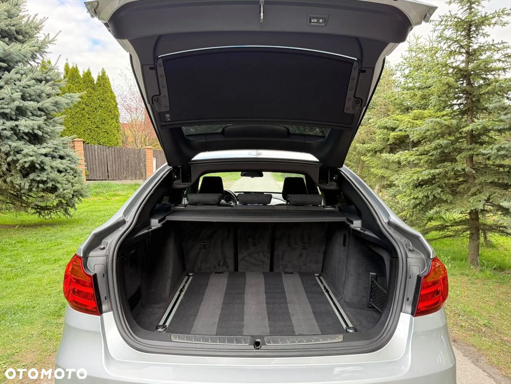 BMW Seria 3 335i xDrive M Sport - 34