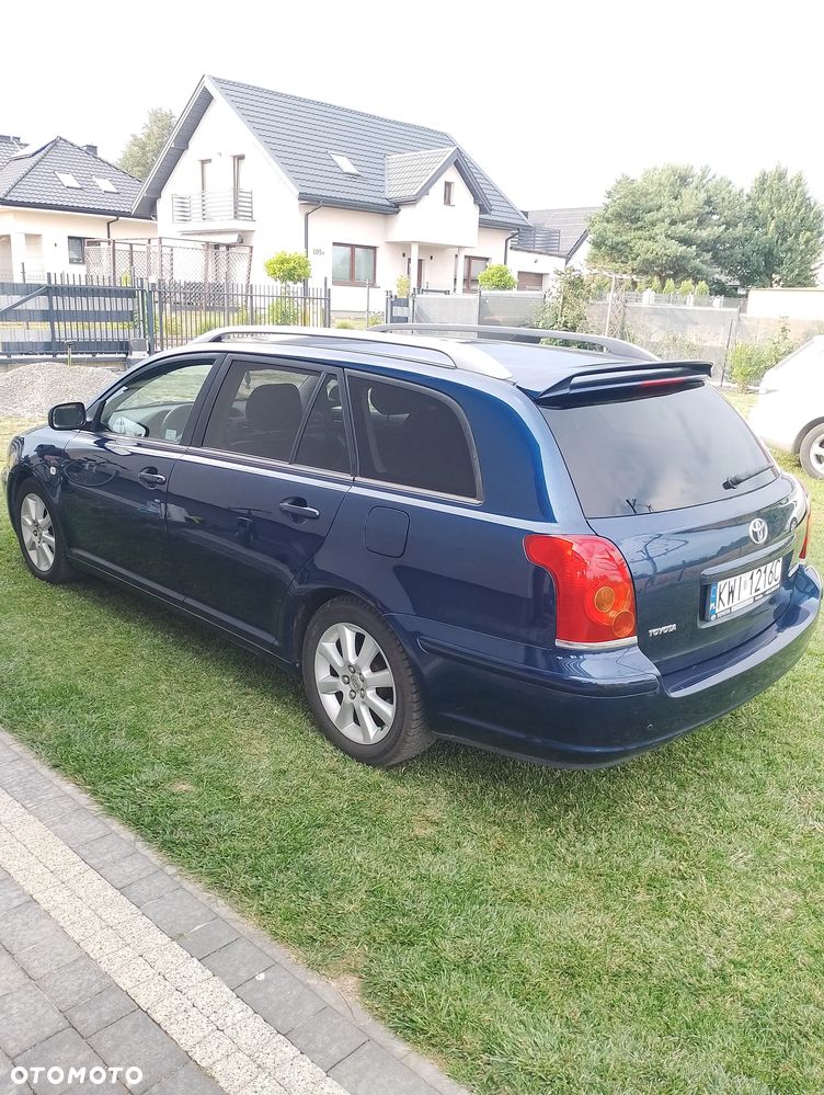 Toyota Avensis - 1