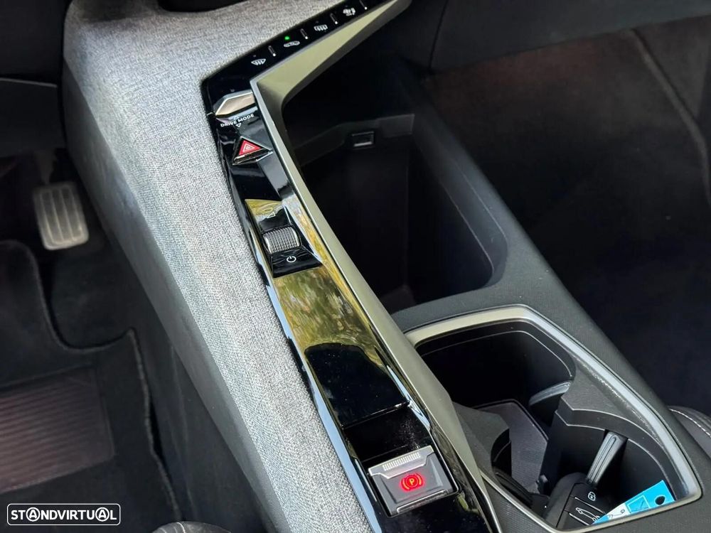 Peugeot 3008 1.2 Hybrid Allure e-DCS6 — fotografia 17