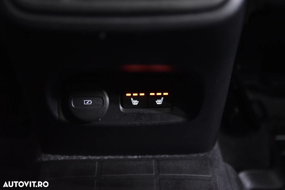 Volvo XC 40 B4 AT8 AWD Mild Hybrid Momentum Pro - 21