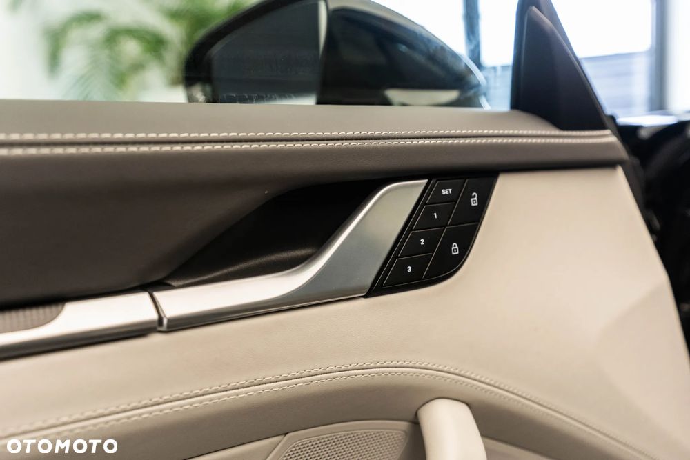 Porsche 911 Carrera 4S - 11