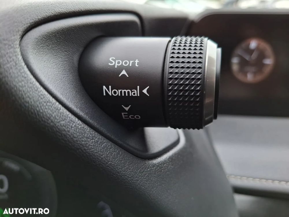 Lexus UX 250h FWD Business - 23