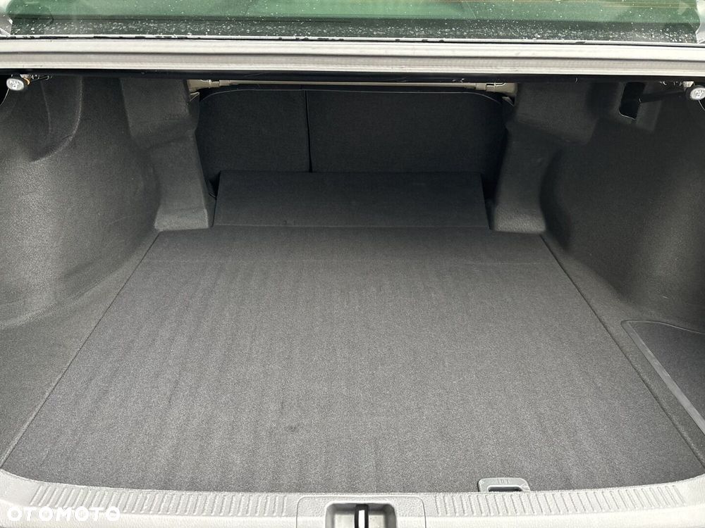 Toyota Camry 2.5 Hybrid Comfort CVT - 25
