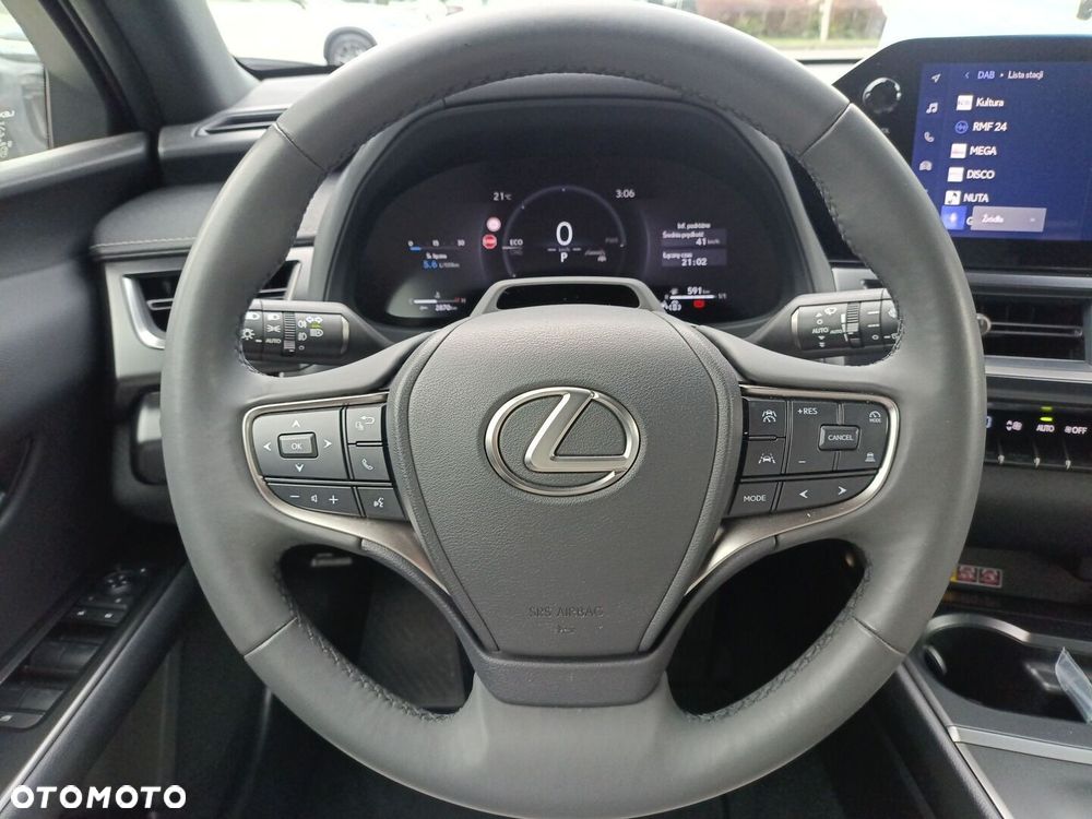 Lexus UX 300h F Sport Design - 21