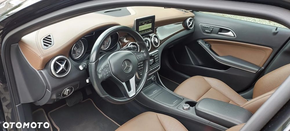 Mercedes-Benz GLA - 10