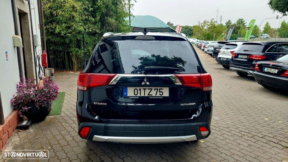 Mitsubishi Outlander 2.2 DI-D Instyle Navi - 4