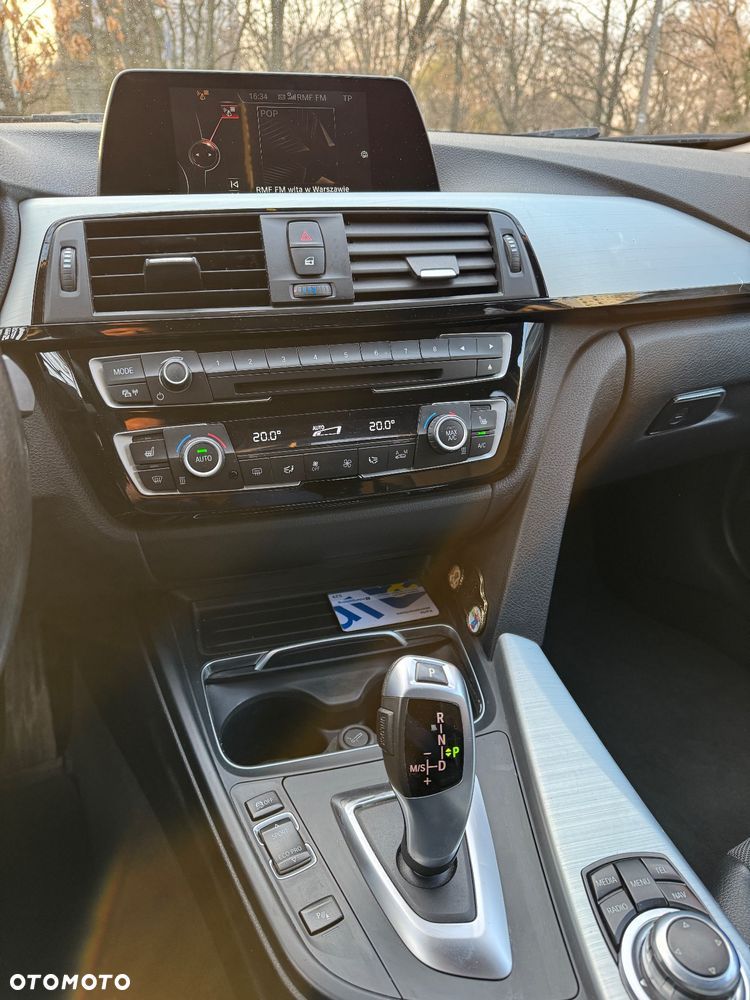 BMW Seria 3 318d Touring - 12