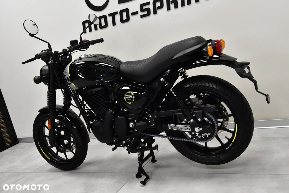 Royal Enfield HNTR - 11