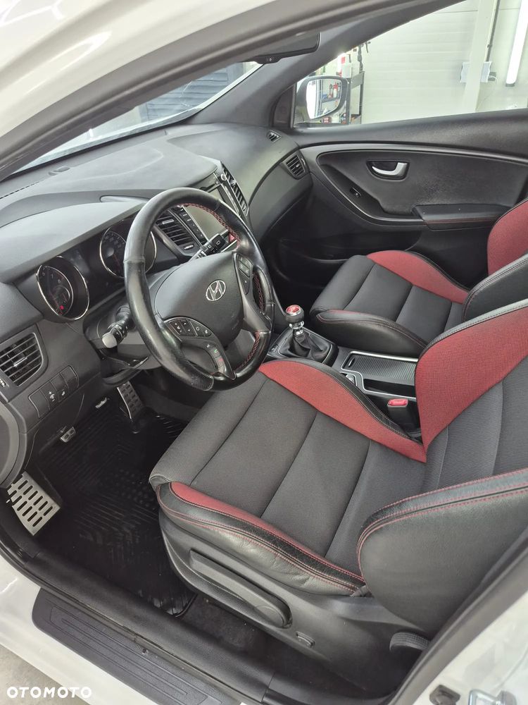 Hyundai i30 1.6 T GDI Turbo - 12