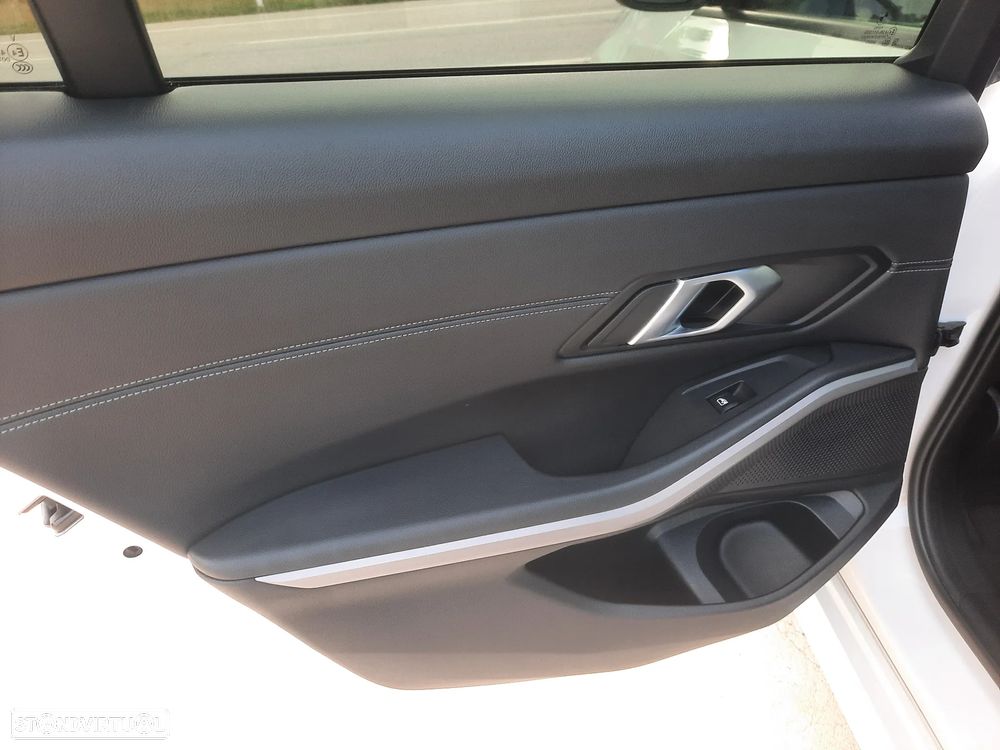 BMW 320 e Line Sport Auto - 41