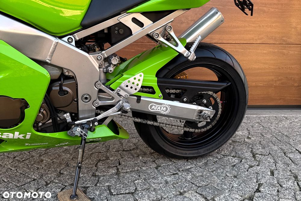 Kawasaki ZXR - 28