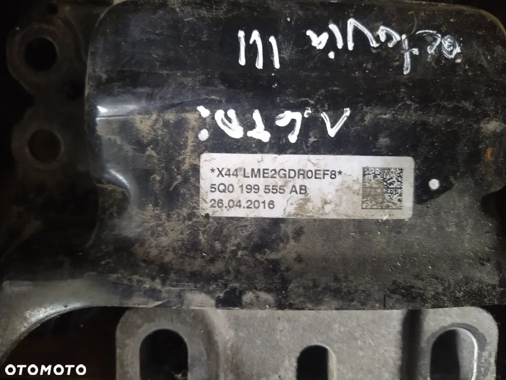 Poduchy silnika skoda octavia 3 5Q0