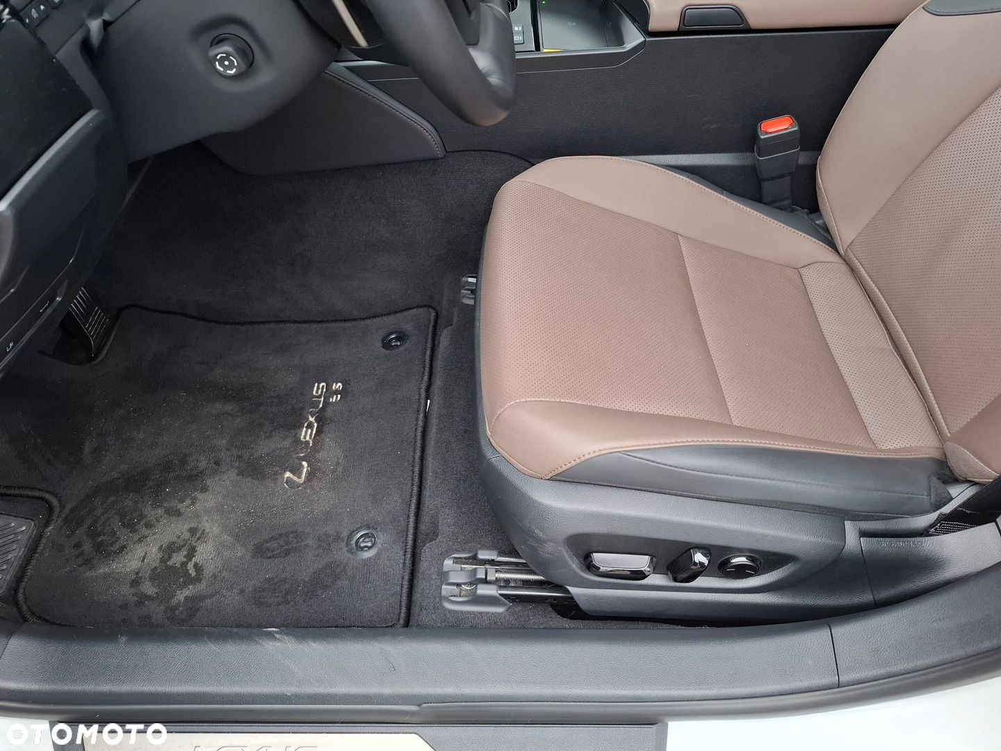 Lexus ES - 14