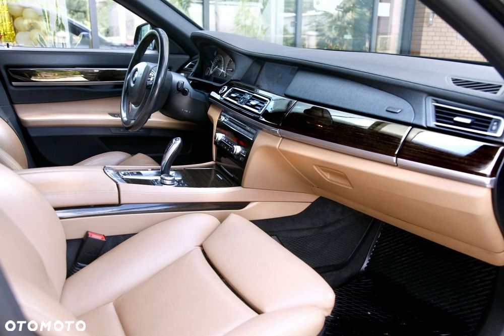 BMW Seria 7 740d - 12