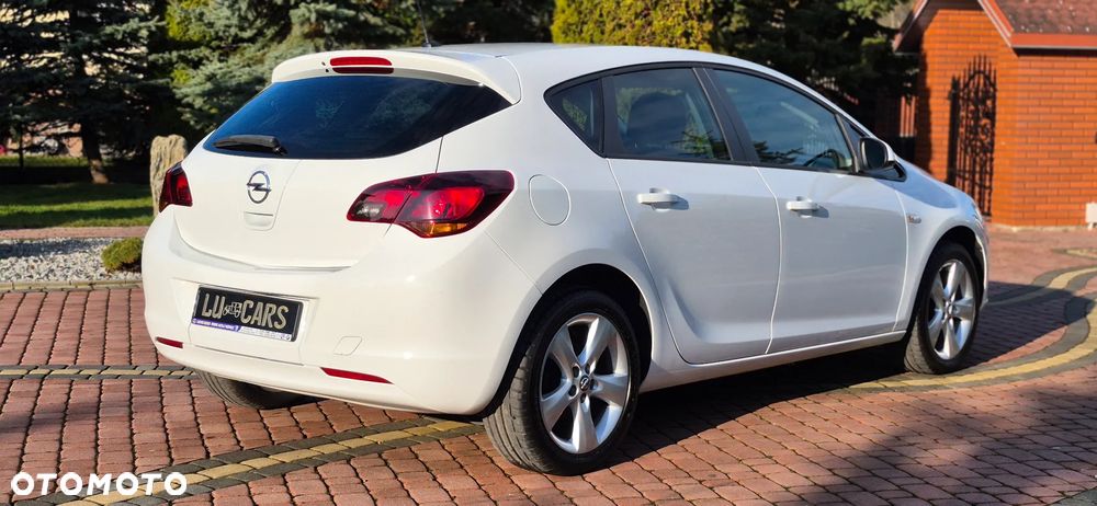 Opel Astra 1.4 ecoFLEX Cosmo - 28