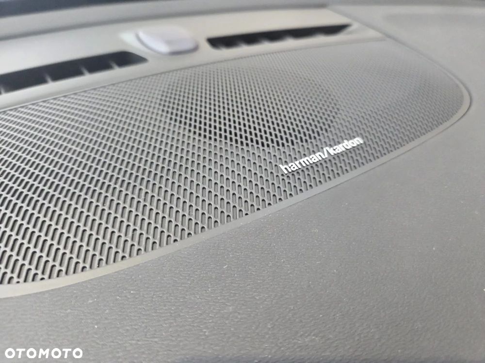 Volvo XC 40 B4 Plus Black Edition - 30