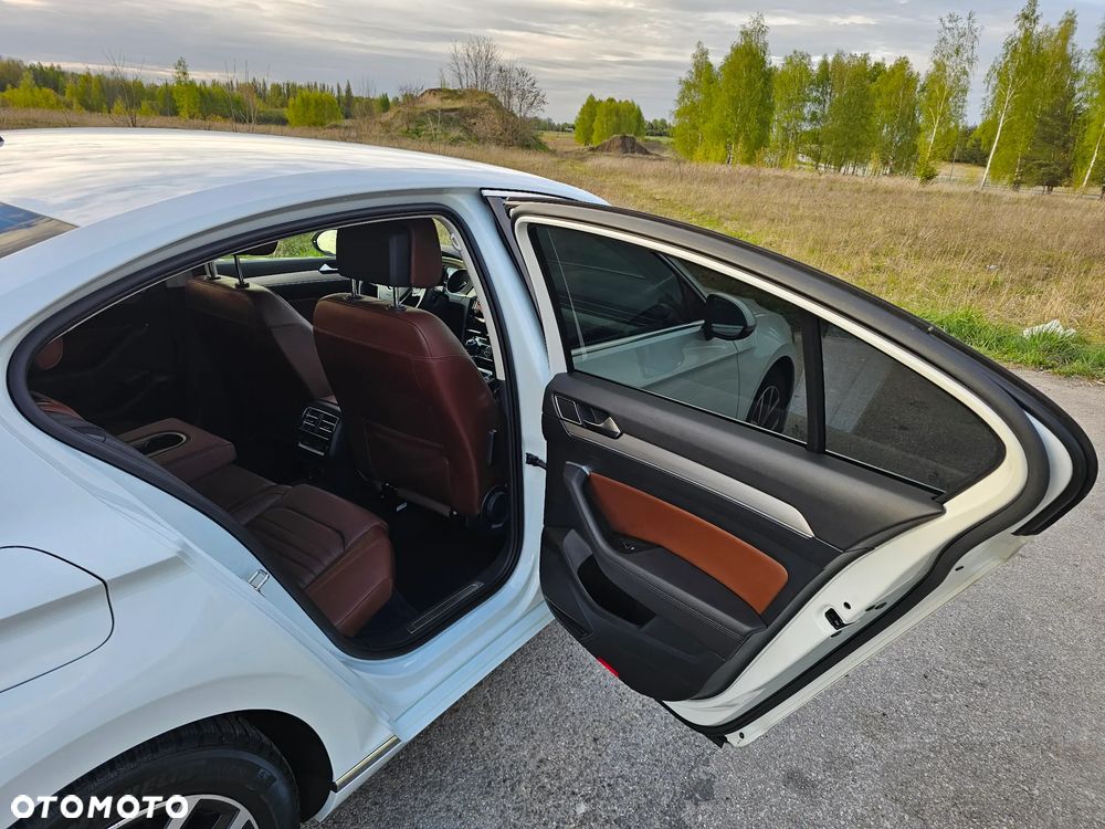 Volkswagen Passat 1.8 TSI BMT Highline - 30