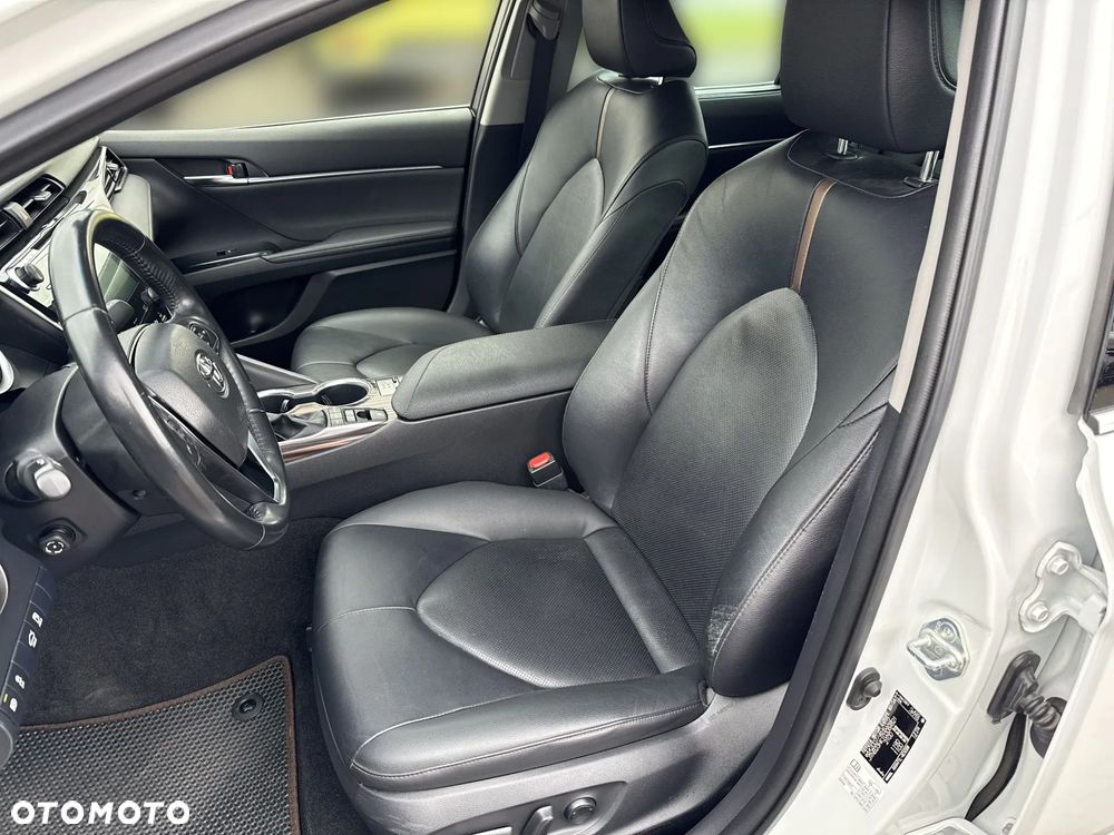 Toyota Camry 2.5 Hybrid Executive CVT - 14