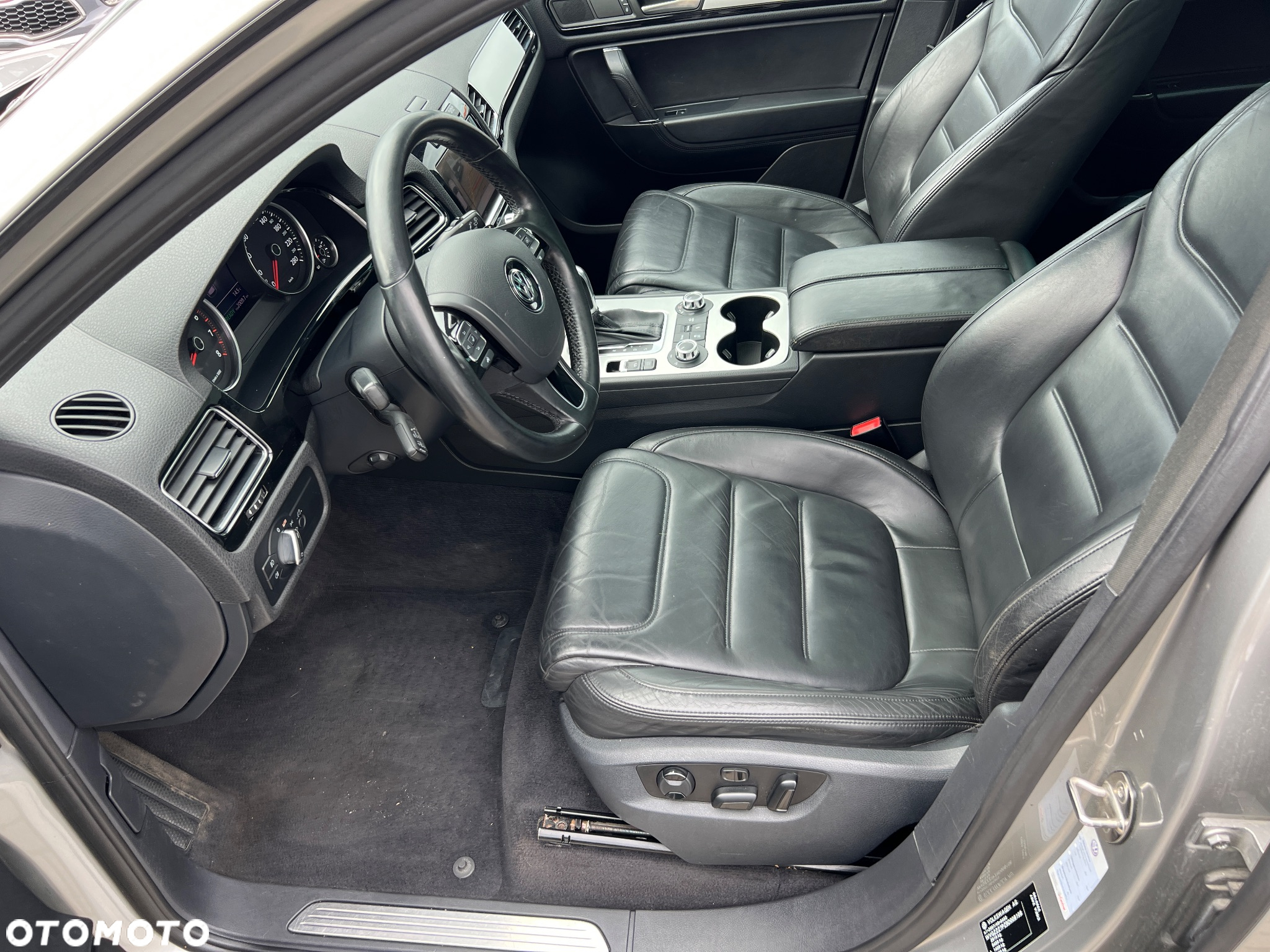 Volkswagen Touareg 3.0 Hybrid 4Motion Automatik - 33
