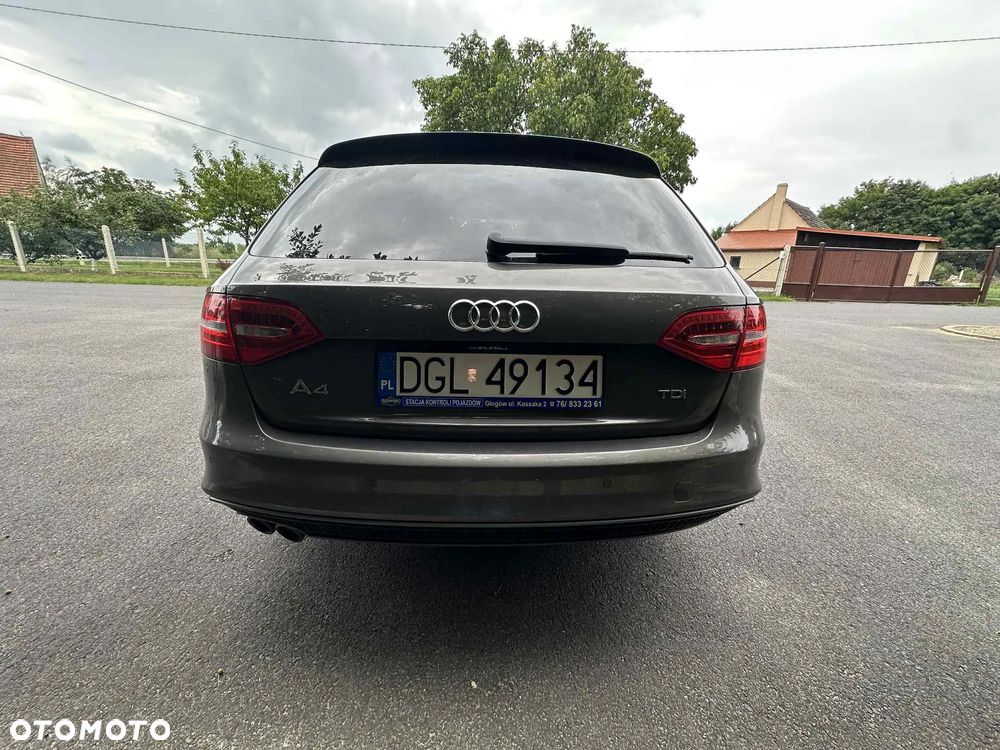 Audi A4 ver-2-0-tdi-dpf-multitronic-s-line-sportpaket - 8