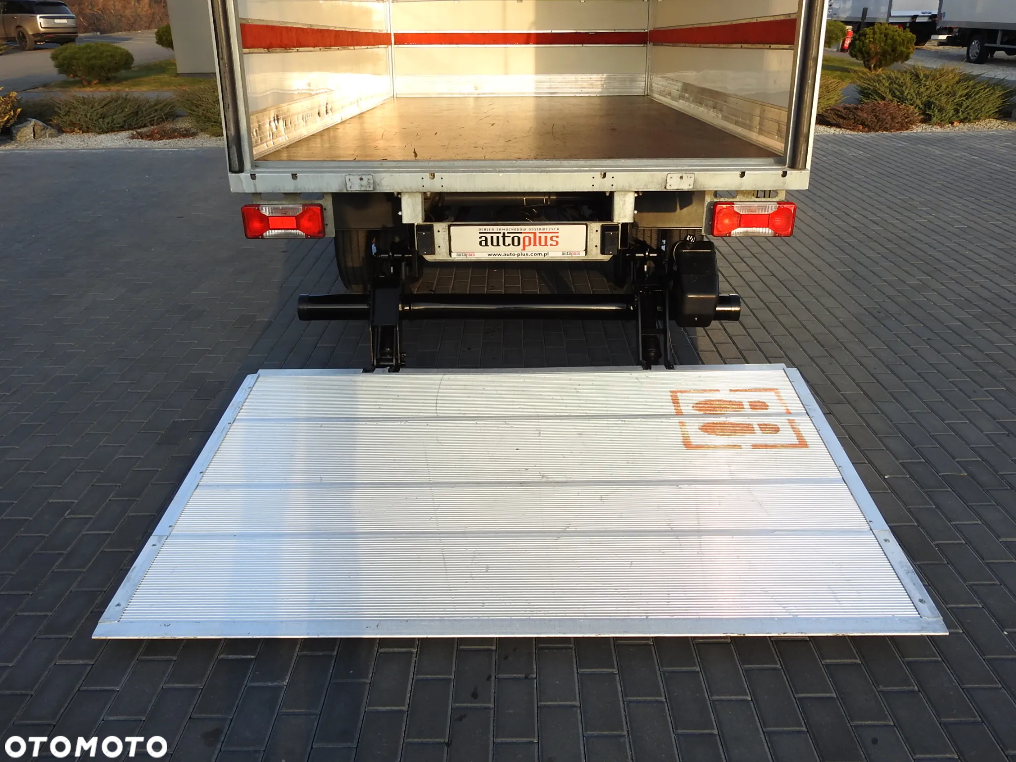 Iveco DAILY 35S16 KONTENER WINDA 8 PALET TEMPOMAT KLIMATYZACJA BLIŹNIACZE KOŁA 160KM [ 689599 ] - 16