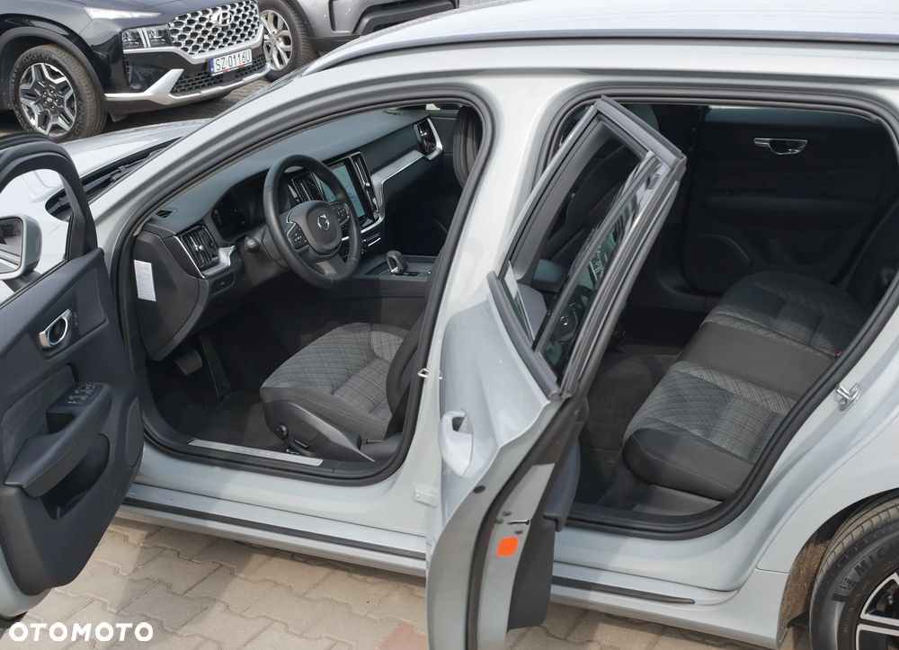 Volvo V60 B3 B DKG Momentum Pro - 11