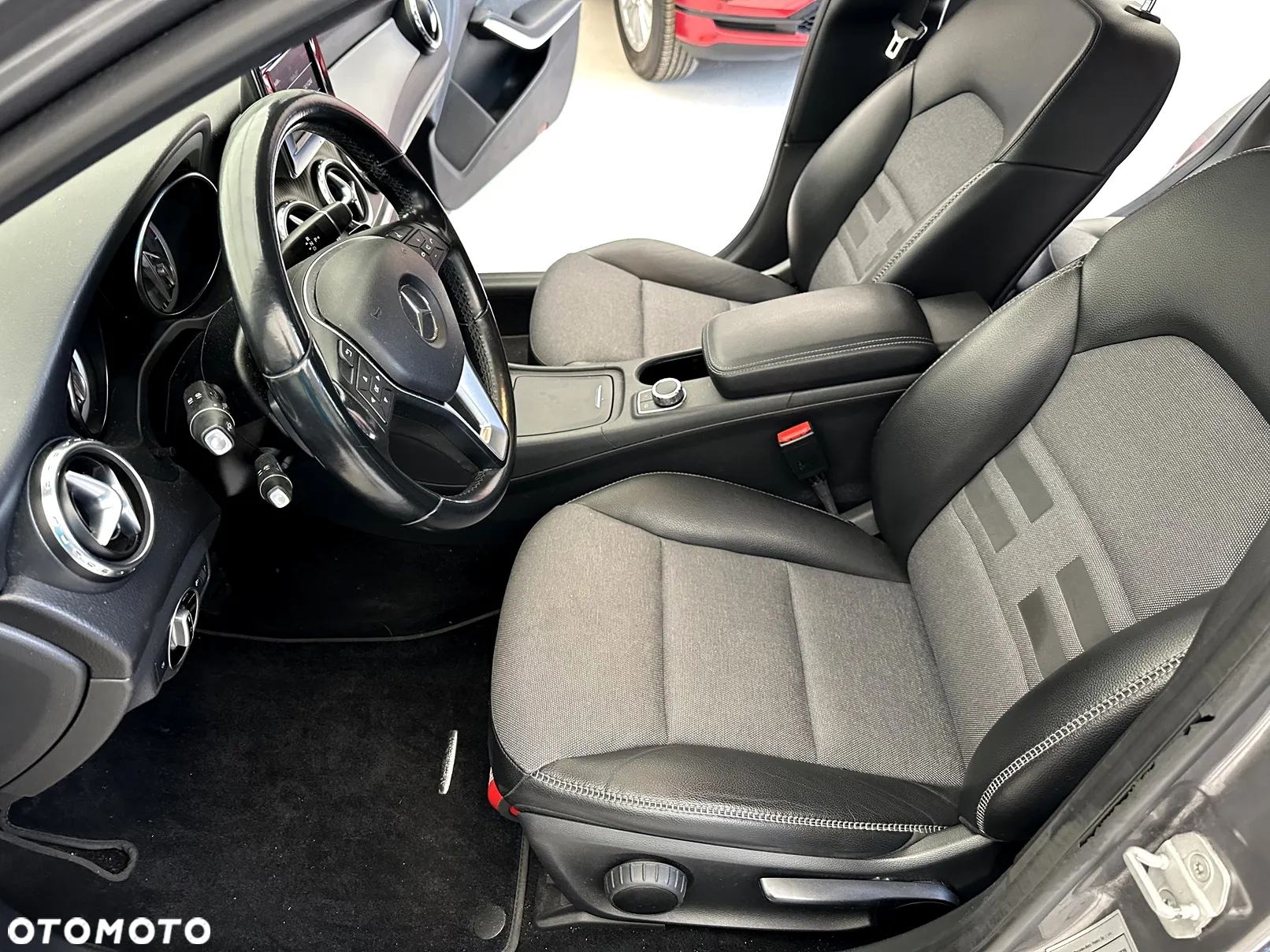 Mercedes-Benz GLA 250 4-Matic - 7