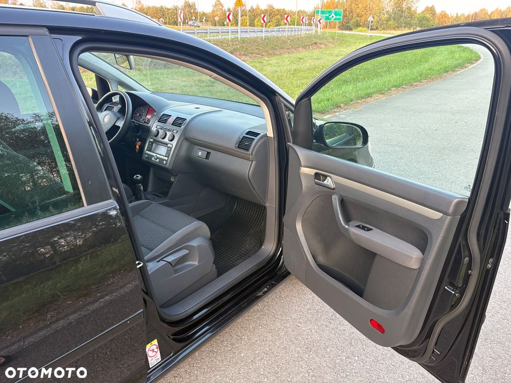 Volkswagen Touran - 27