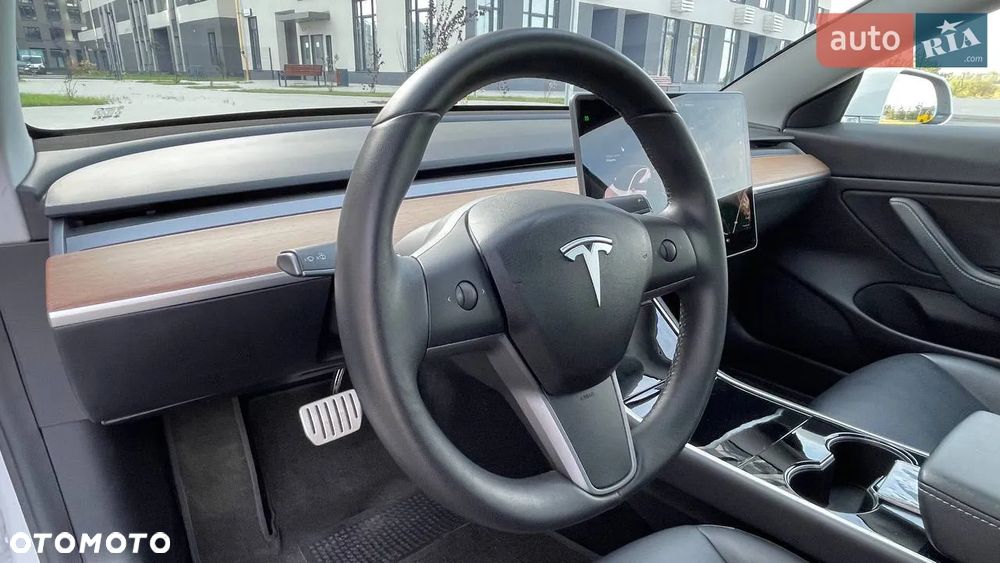 Tesla Model 3 - 7