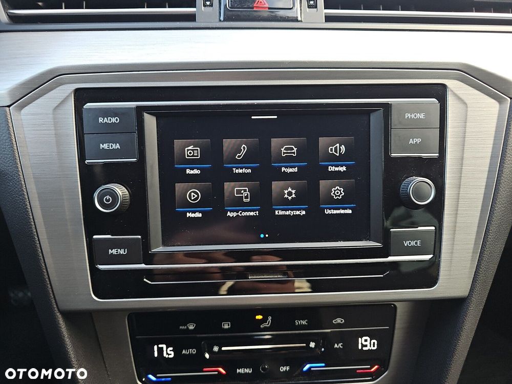 Volkswagen Passat - 20