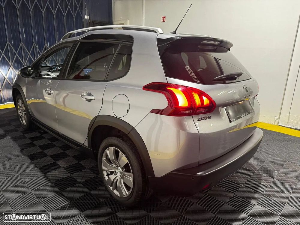 Peugeot 2008 1.2 PureTech Allure - 8