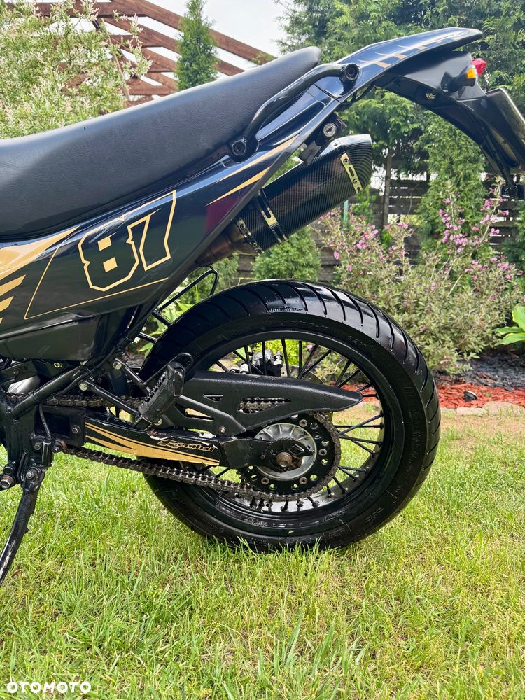 Suzuki DR - 15