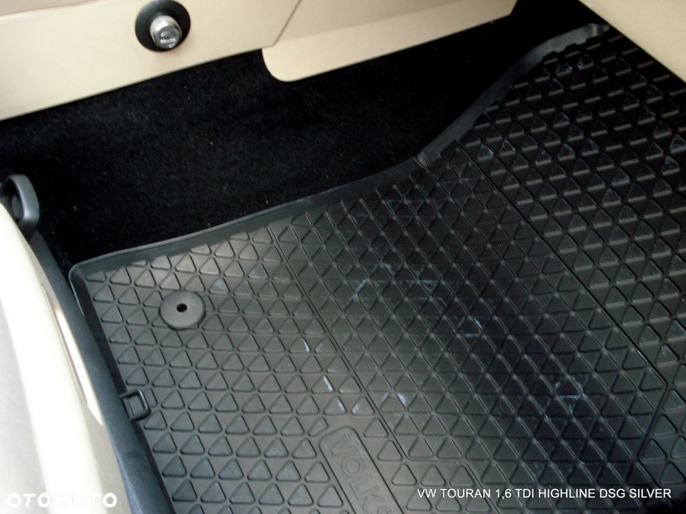 Volkswagen Touran 1.6 TDI DPF BlueMotion Technology DSG Highline - 27