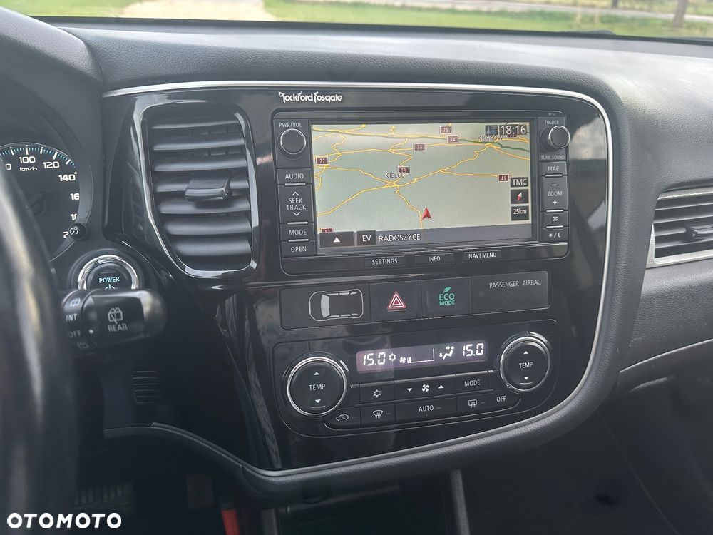 Mitsubishi Outlander Instyle NAVI + - 17