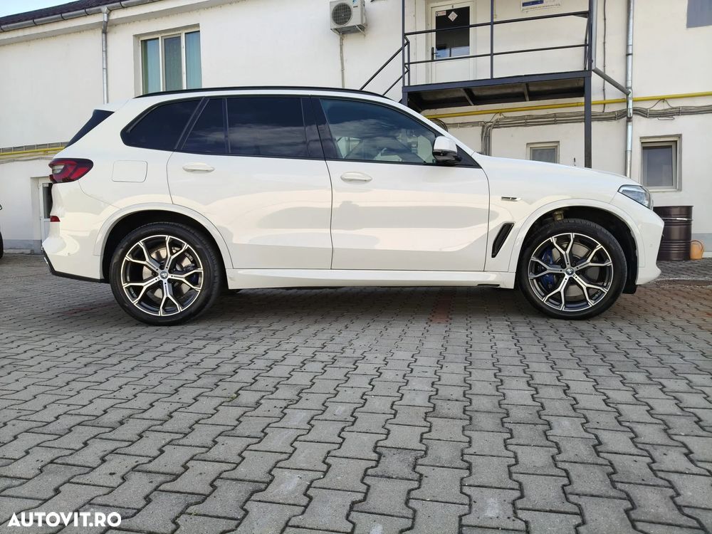 BMW X5 2021 — imagine 11