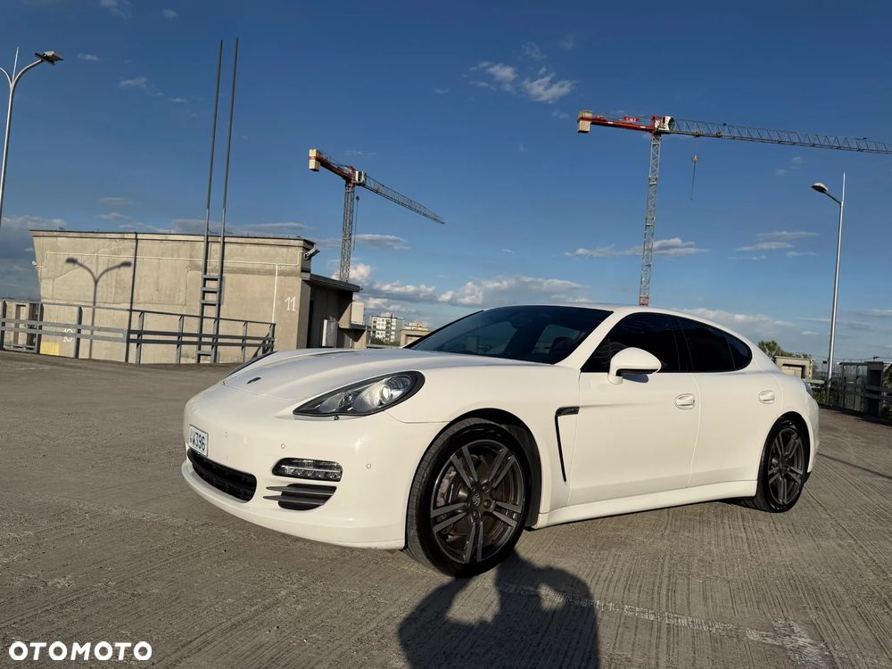 Porsche Panamera 4 PDK Platinum Edition - 3