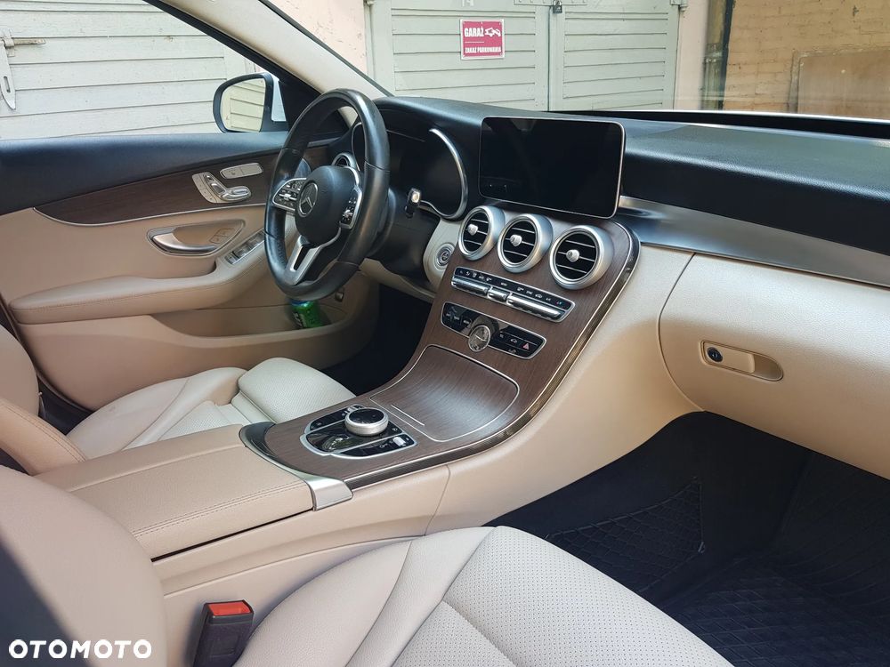 Mercedes-Benz Klasa C 300 4Matic 9G-TRONIC Exclusive - 19