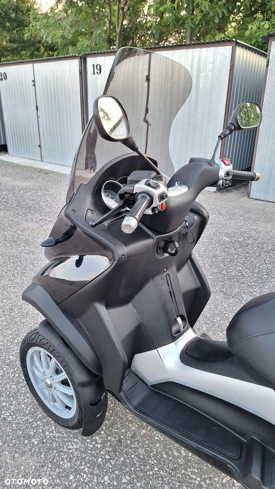 Piaggio MP-3 - 5