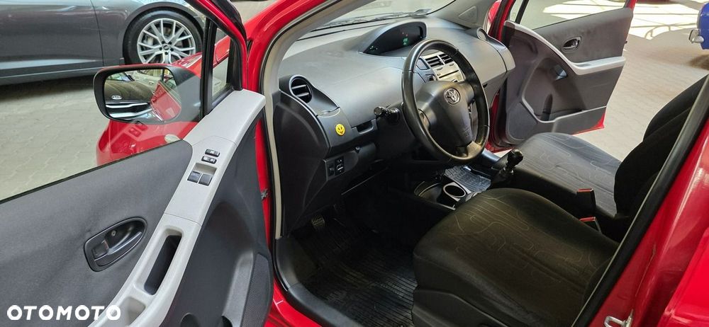 Toyota Yaris - 12
