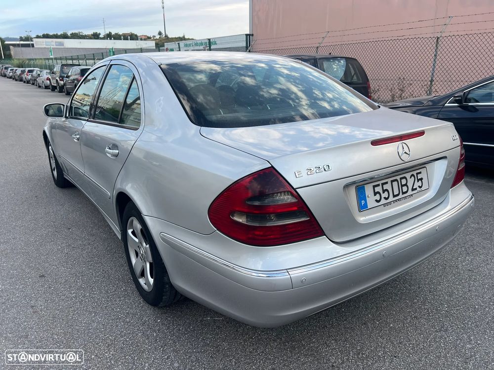 Mercedes-Benz E 220 CDI Auto Elegance - 8