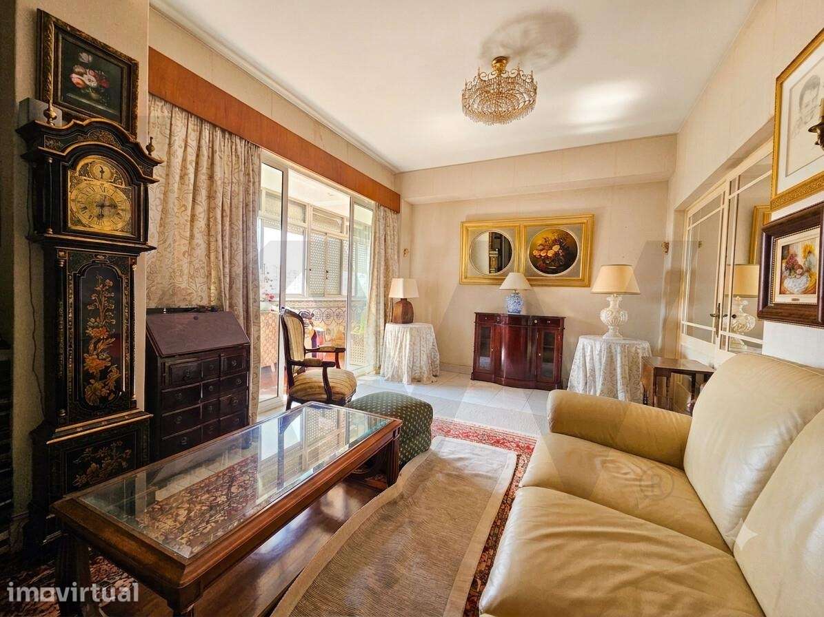 Apartamento T4 espaçoso com vista desafogada na melhor zona dos Olivai - Grande imagem: 2/40