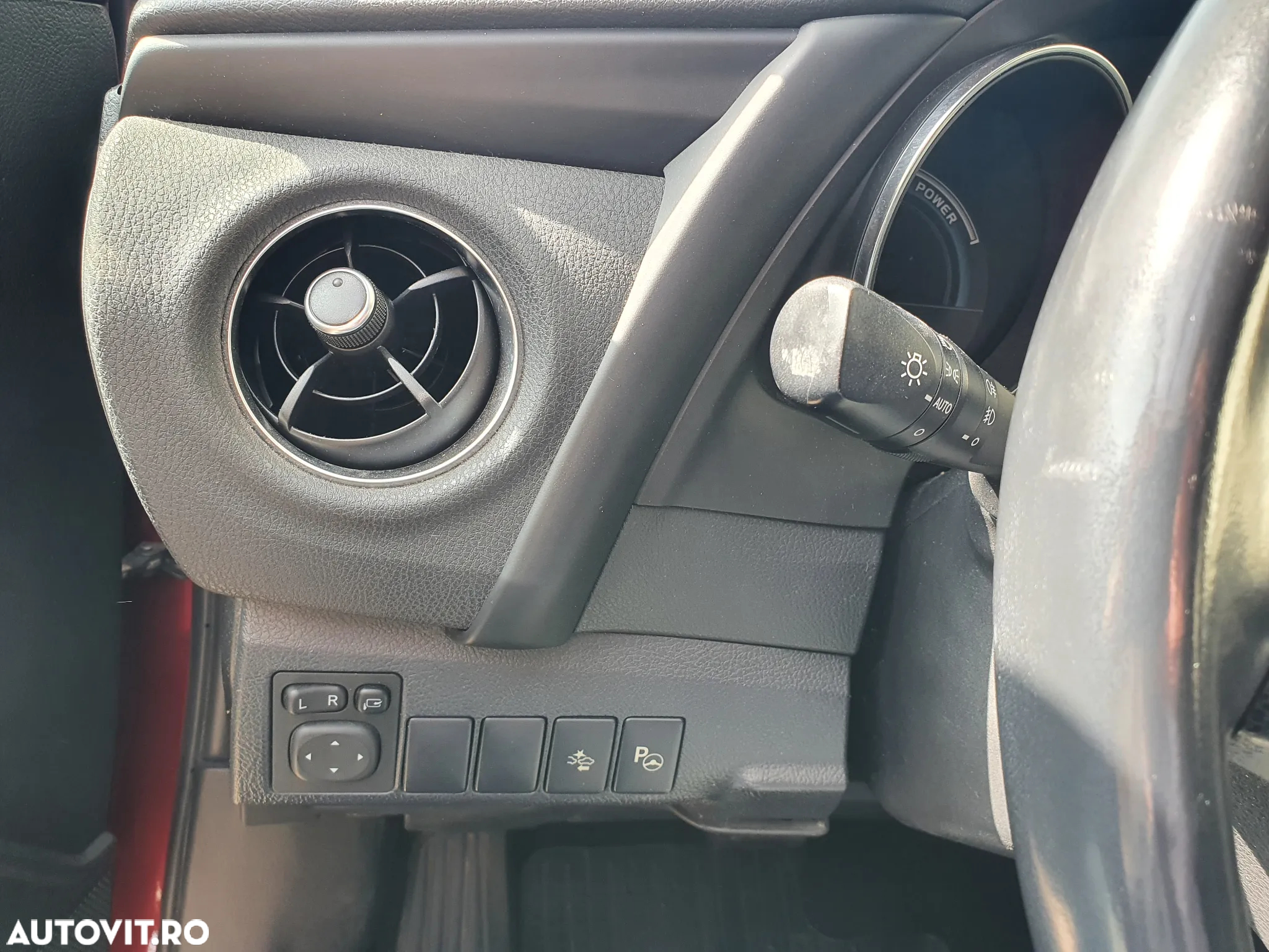Toyota Auris 1.8 L VVT-i Hybrid Sol + - 18