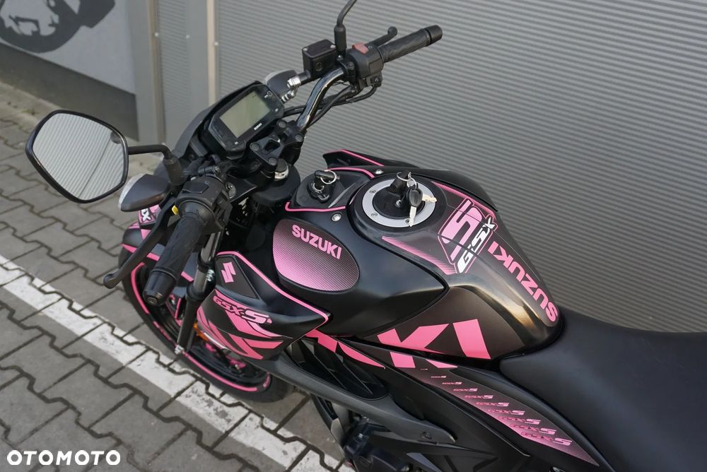 Suzuki GSX - 18