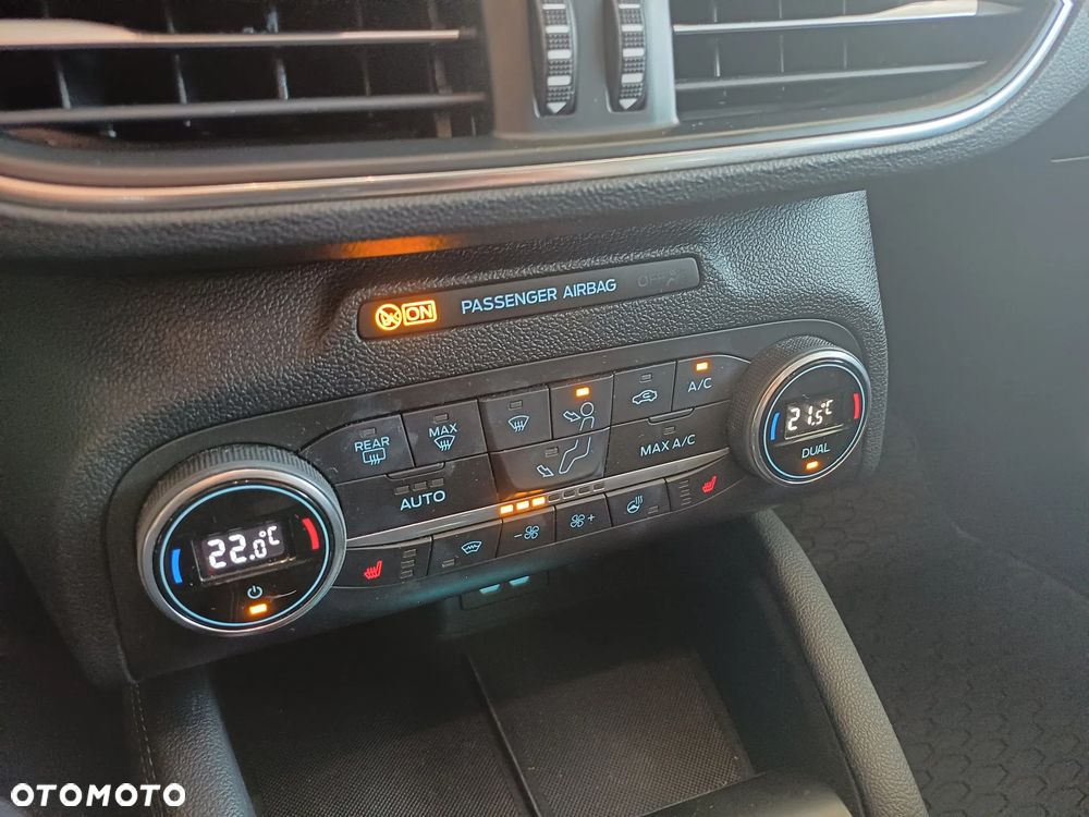 Ford Focus 2.0 EcoBlue Titanium Business - 19