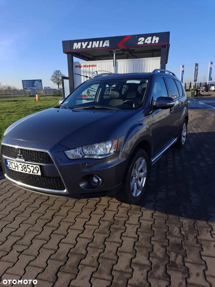 Mitsubishi Outlander - 1