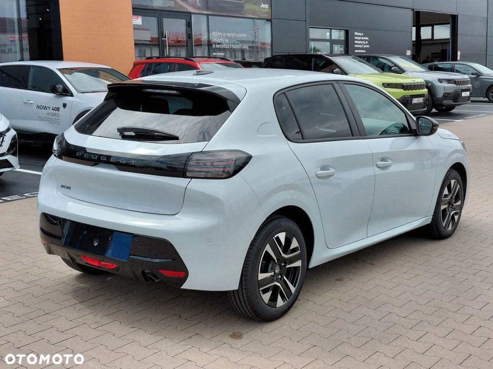 Peugeot 208 - 8
