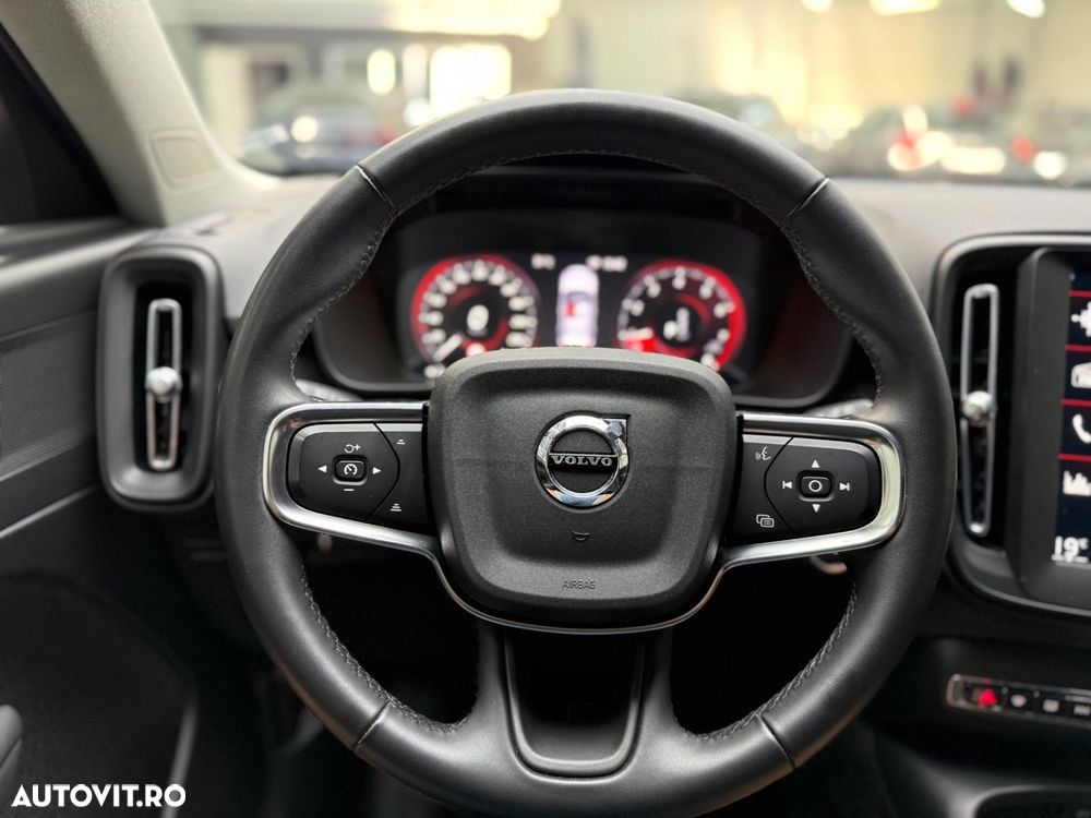 Volvo XC 40 T2 AT8 Momentum - 23