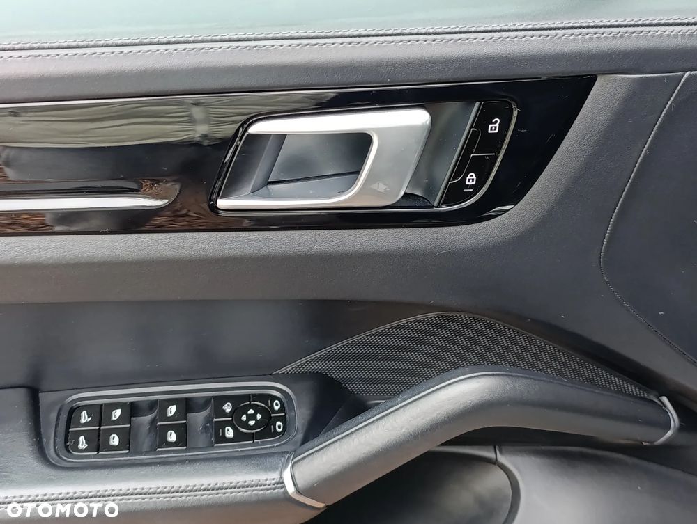 Porsche Cayenne Tiptronic S - 17